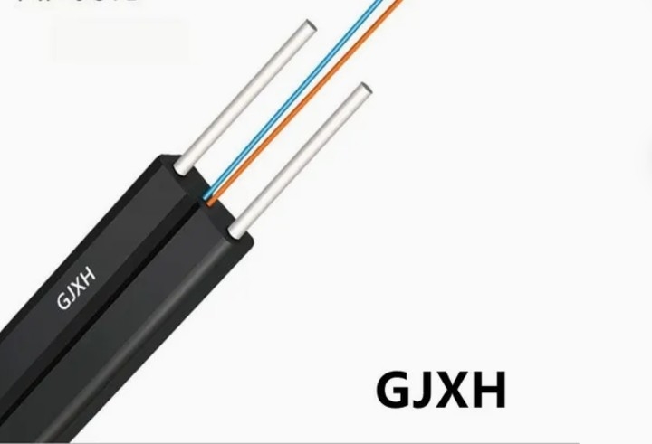 4 코어 실내 FTTH 드롭 케이블 GJXH/GJXFH 활형 강철/FRP 강도 멤버